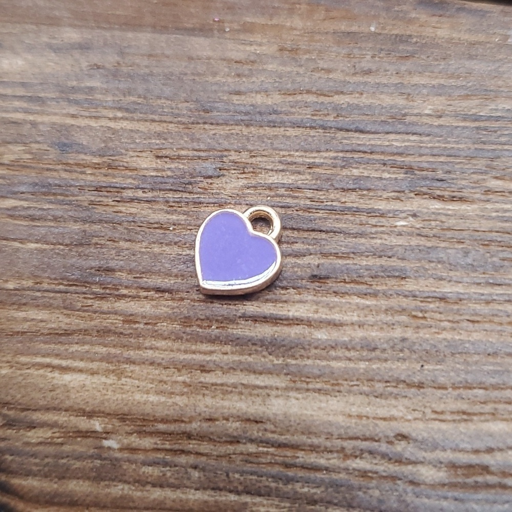 Tiny purple‎ heart charm 💜  P115